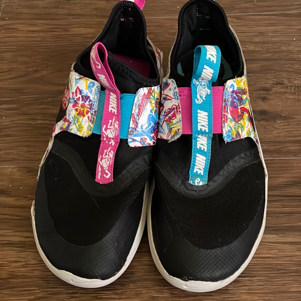 Girls tennis shoes